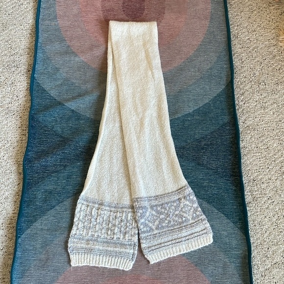 American Eagle Fair Isle Snowflake Knit Winter Scarf - Picture 4 of 7